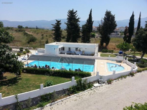 Havuzlu Sitede villa bahçe katı